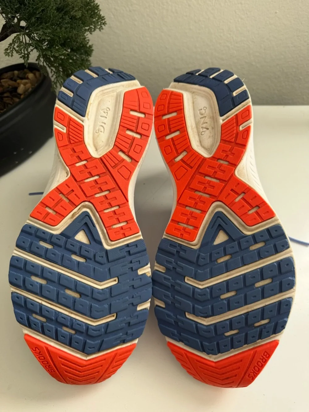 Brooks Ravenna 11 Running Shoes in Periwinkle Blue with Coral Logos - Picture 5 of 8